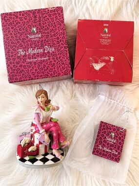 Nutshell Designs Megan Coffee Tea Diva 2004 Signed Luigid Figurine NIB